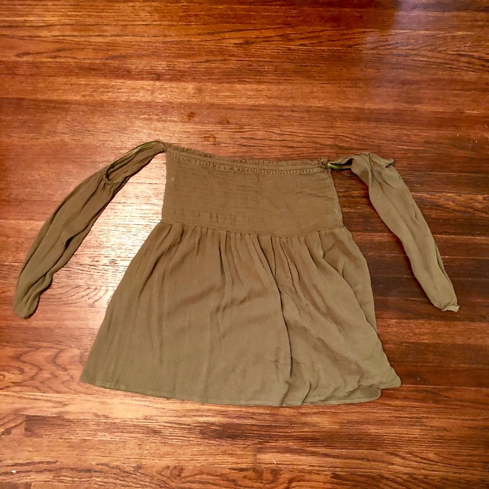 🎄Off the shoulder green Paper Crane top 💚